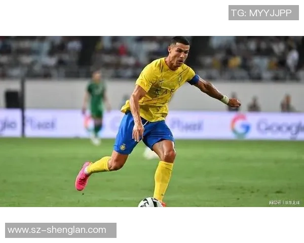 足球明星风采大赏：揭秘全球顶级球员的成长历程与竞技传奇