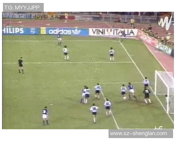 足球球星床盖:从球场传奇到私人生活的幕后故事揭秘 足球球星床盖:从球场传奇到私人生活的幕后故事揭秘