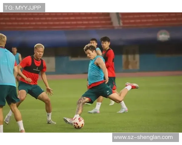 足球球星舞动风采场上场下的精彩瞬间展现球员不同面貌